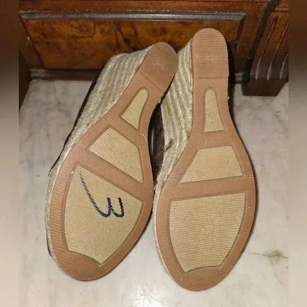 Apostrophe Wedges Size 6.5